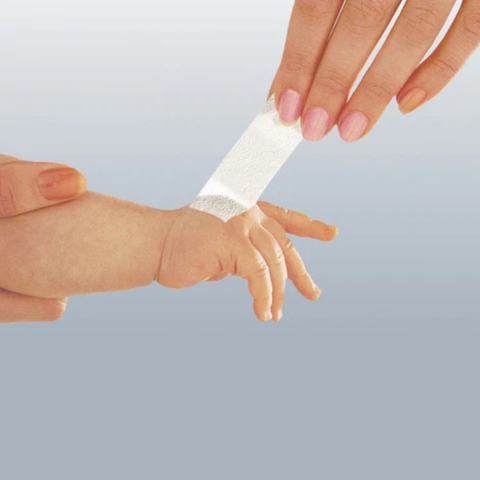 Leukopor®, bandă fixare pentru piele sensibilă