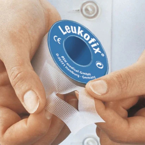 Leukofix®, bandă pentru fixare adezivă